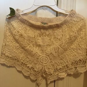 Brand: ROSS | Cream Lace Floral Shorts | SZ: Med